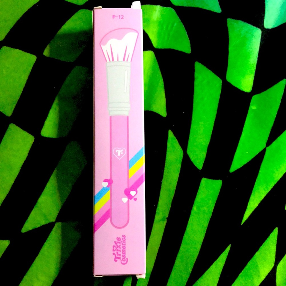 ✨💖🆕BN NEVER USED!Trixie Cosmetics P-12 Angled Cheek Brush!BNIB!HOST PICK!🌈✨